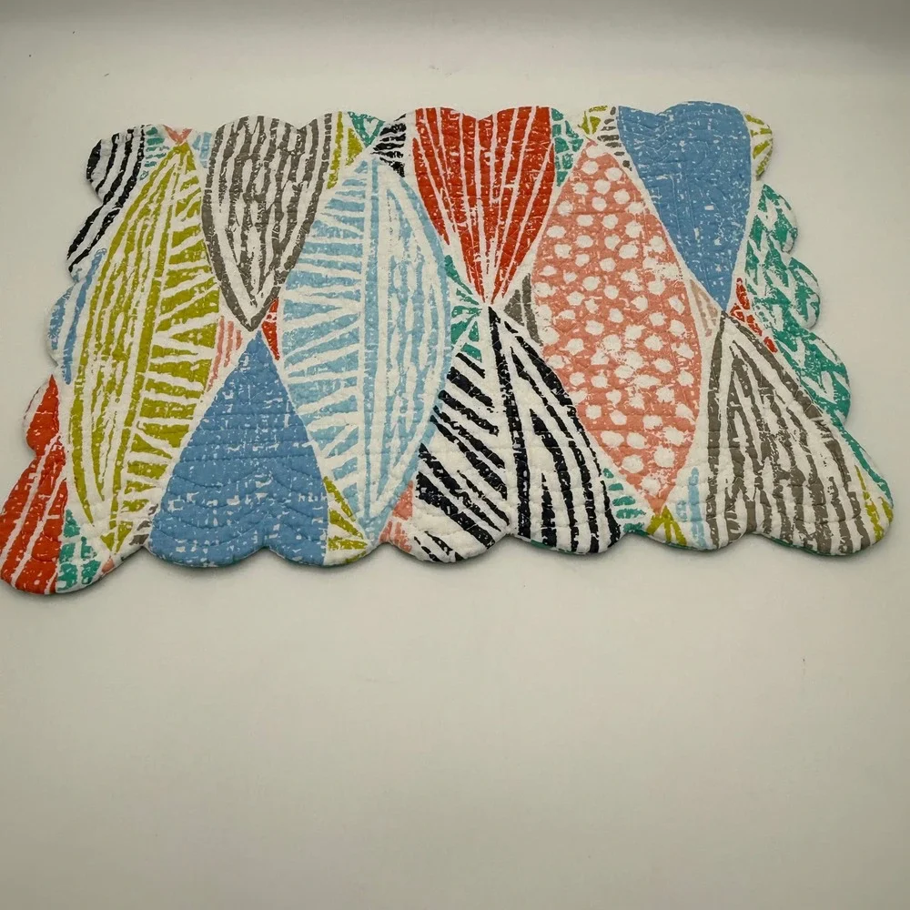 Set of 8 Reversible Quilted Placemats Scalloped Edge Geometric Abstract Floral